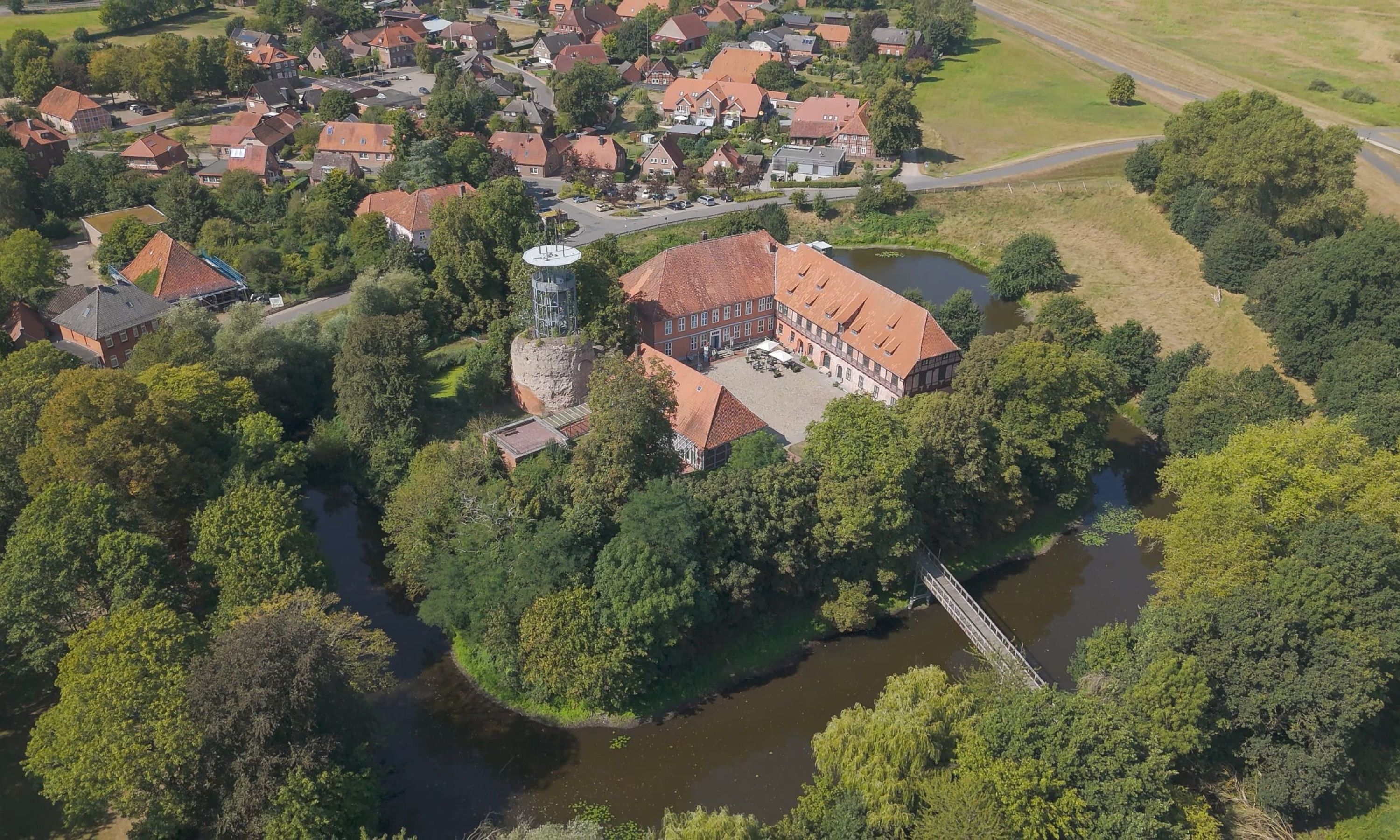 Luftbild-kleine-stadt
