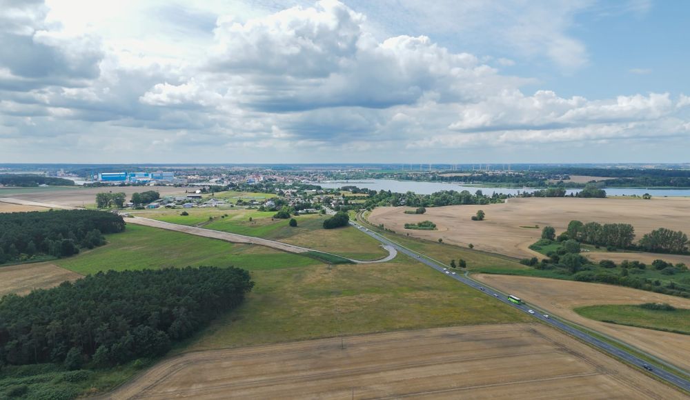 Drohnenaufnahme-Landschaft-und-Umgebung
